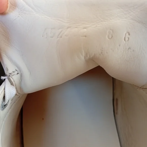 Gucci Brooklyn White Sneakers with Red Star Accents - Picture 10 of 12